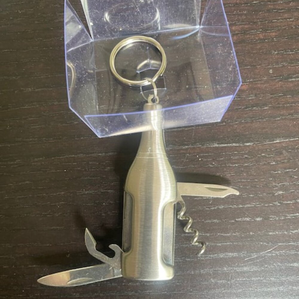NWOT Set of 6 Wine-Bottle Shaped Bartender Multi-Tool Keychain